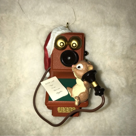 Vintage Hallmark Keepsake Ornament Chatty Chipmunk Handcrafted - Dated 1998 - Picture 4 of 5